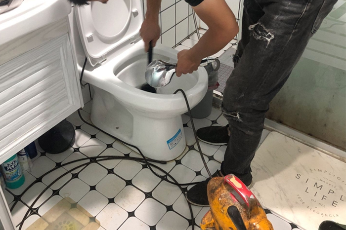 武隆马桶堵塞自己疏通还是找师傅？专业上门服务让你省时更省心